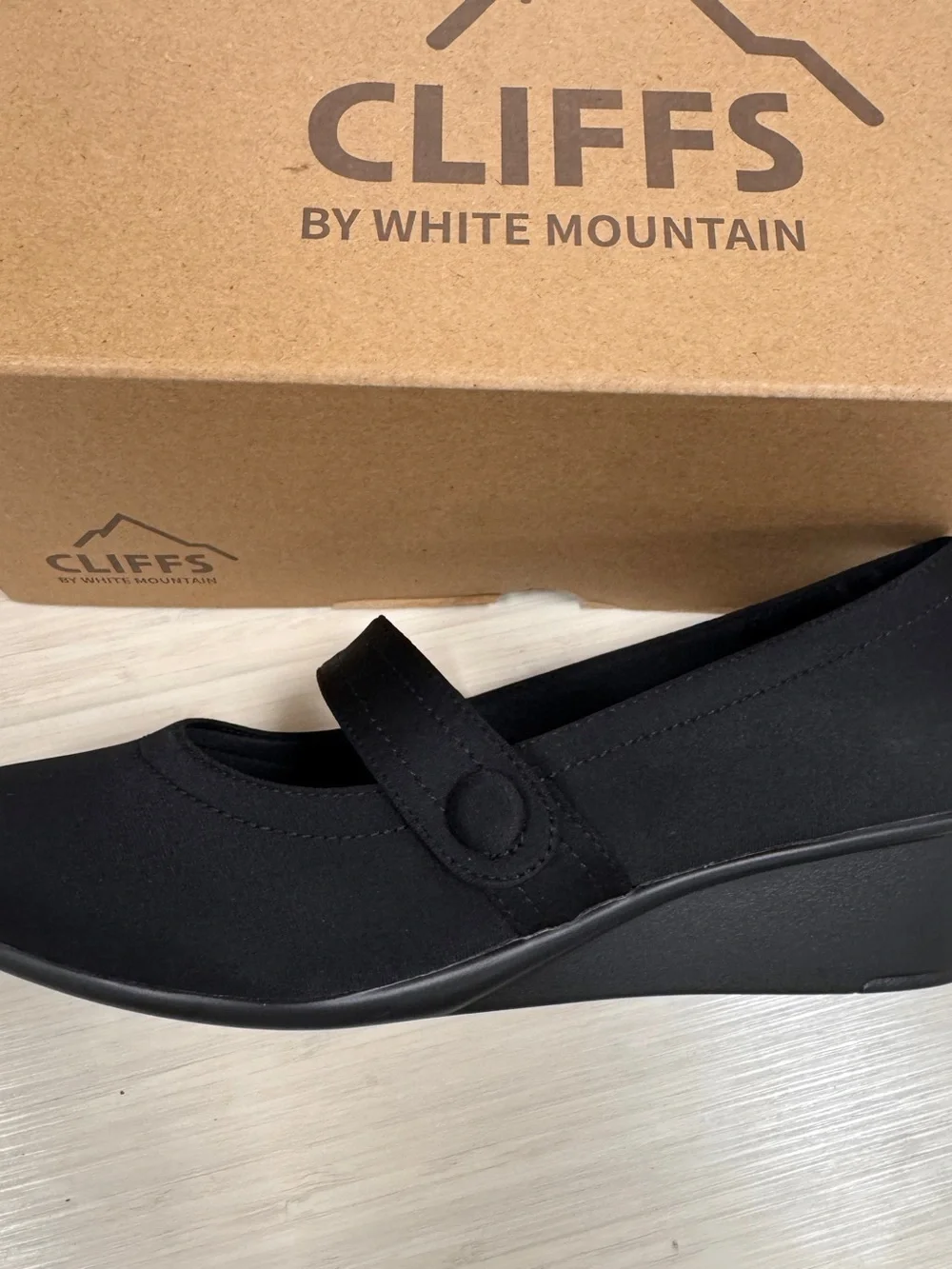 Cliffs by WHITE MOUNTAIN Black Mary Jane Wedge